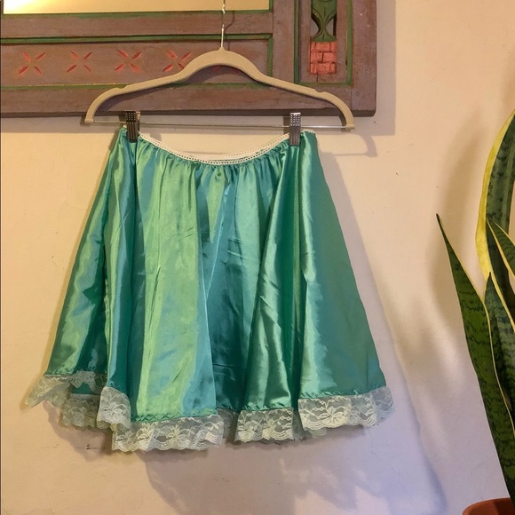 Mint Green Satin Set with Lace Detail - Picture 4 of 4
